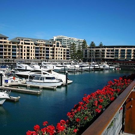 Glenelg Beach Hostel Bagian luar foto