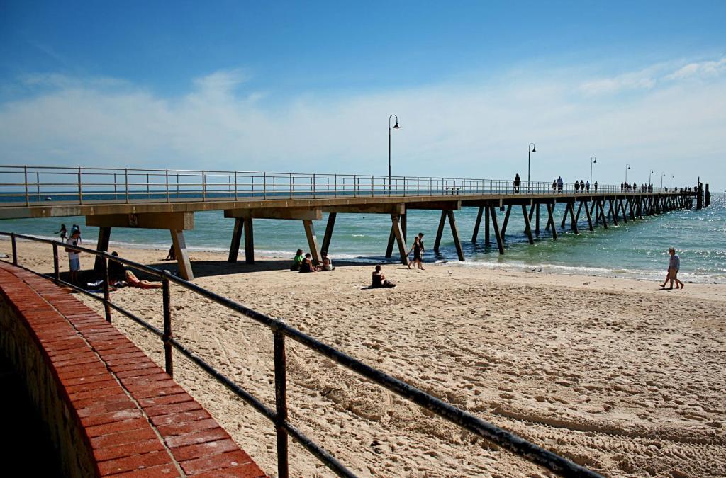 Glenelg Beach Hostel Bagian luar foto
