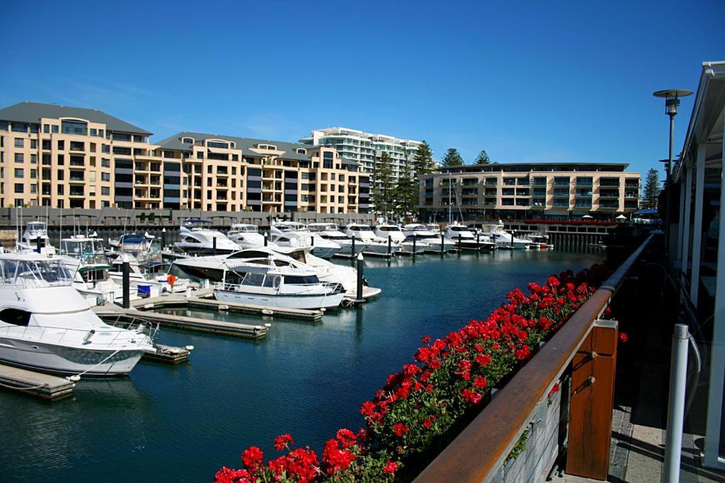 Glenelg Beach Hostel Bagian luar foto