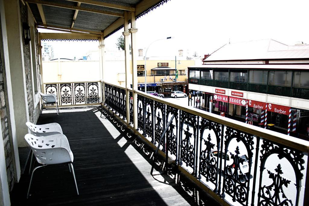 Glenelg Beach Hostel Bagian luar foto