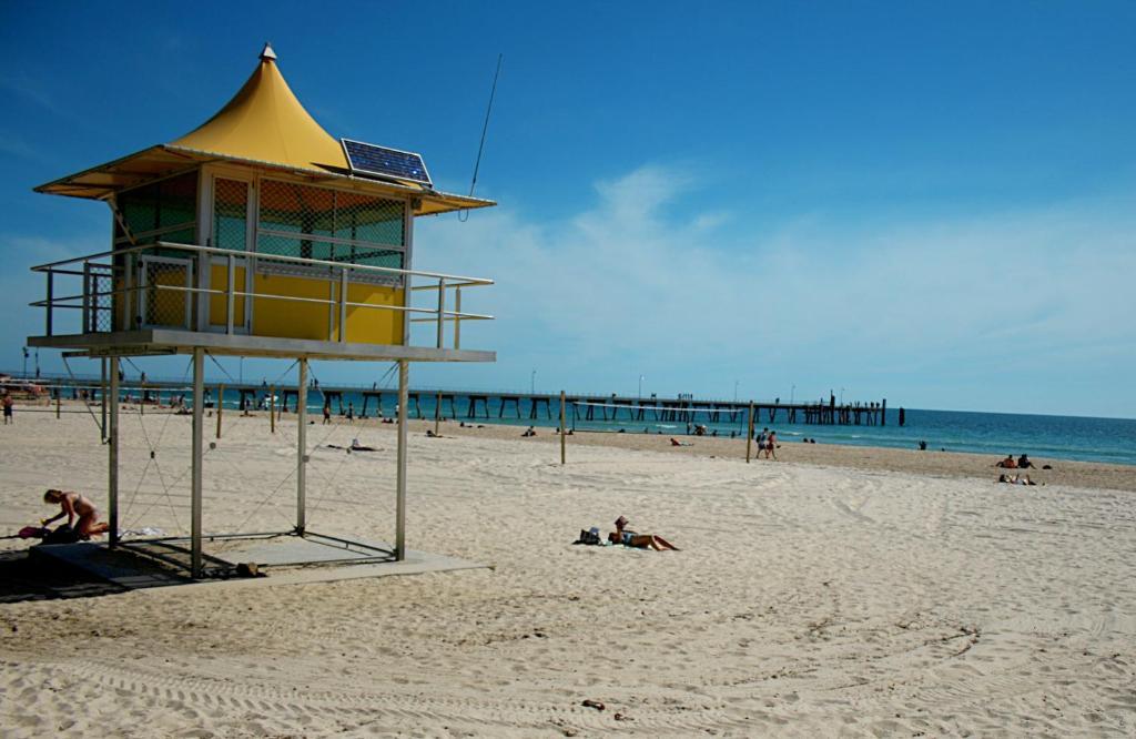 Glenelg Beach Hostel Bagian luar foto