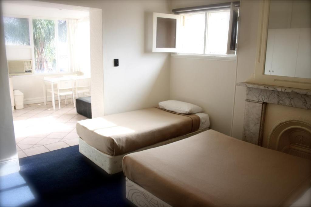 Glenelg Beach Hostel Bagian luar foto