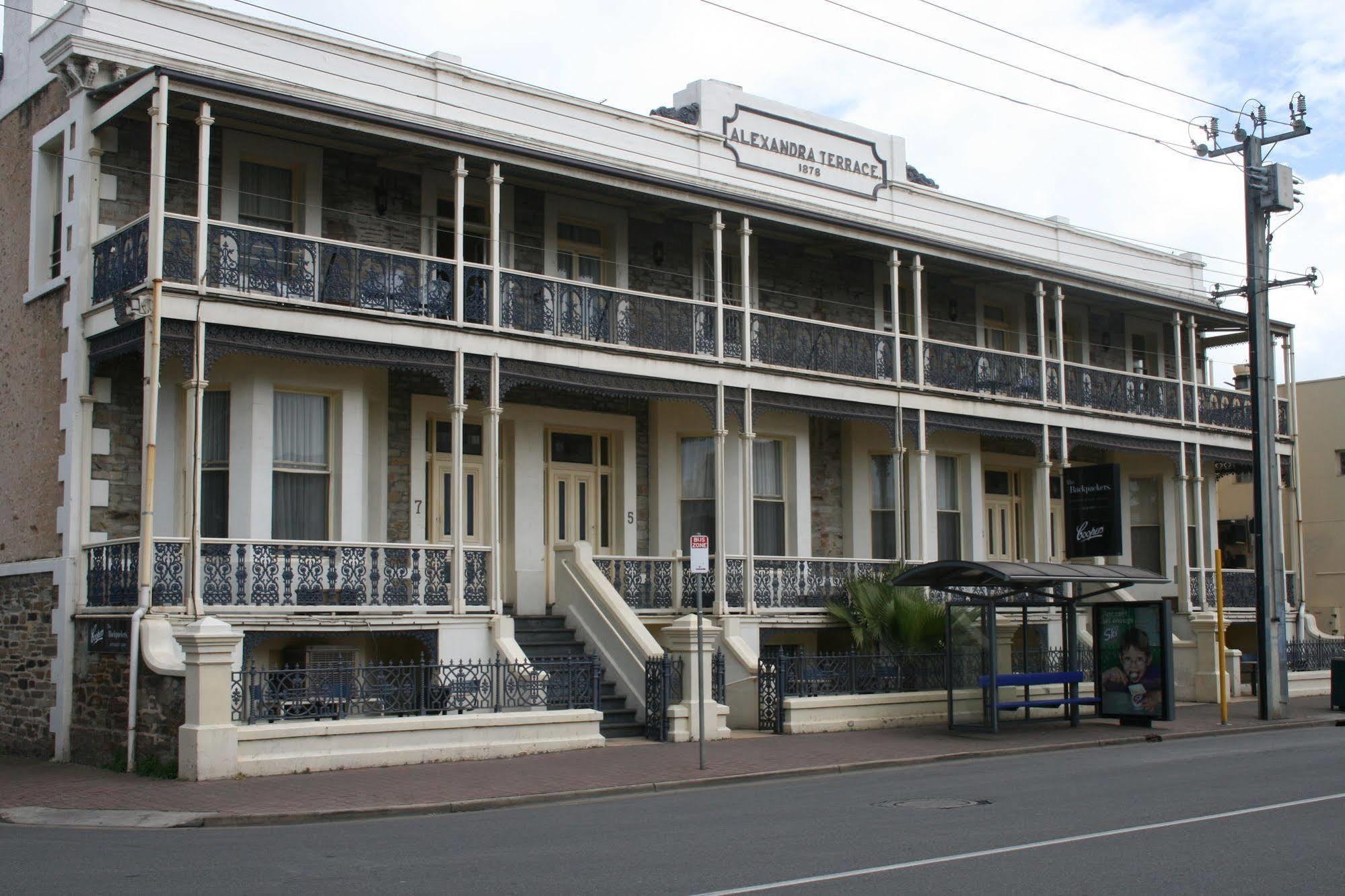 Glenelg Beach Hostel Bagian luar foto