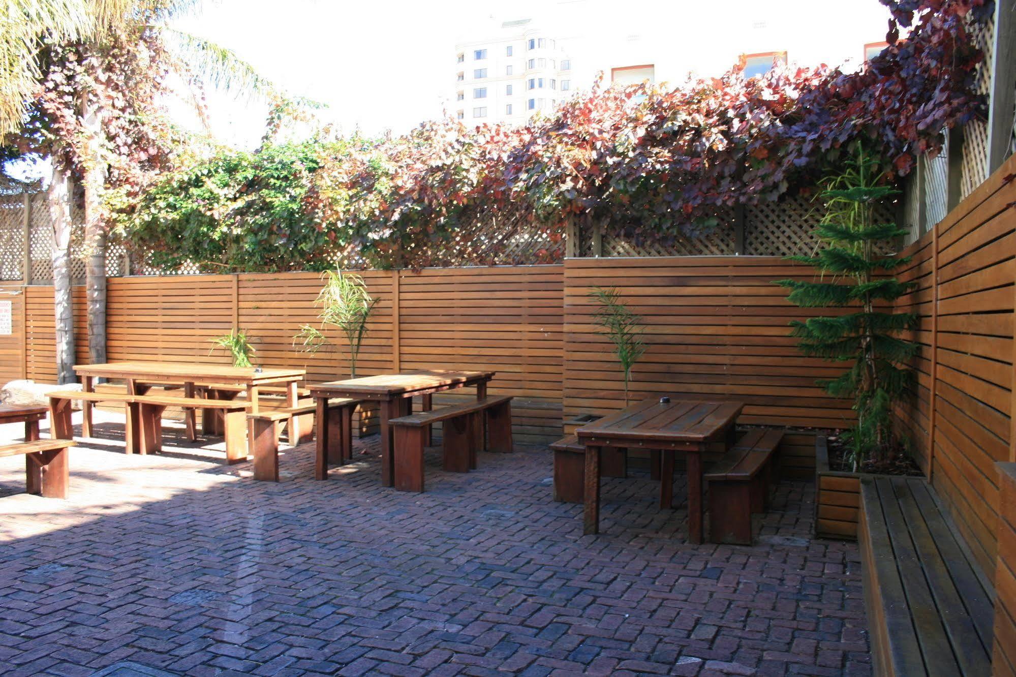 Glenelg Beach Hostel Bagian luar foto